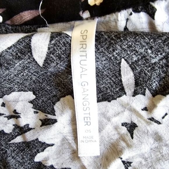 Spiritual Gangster Maya Black and Gray Floral Print Kimono Robe One Size… - Picture 7 of 7
